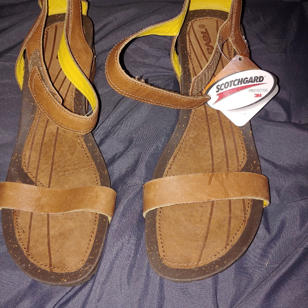 Brown Teva sandal size 11 NWT